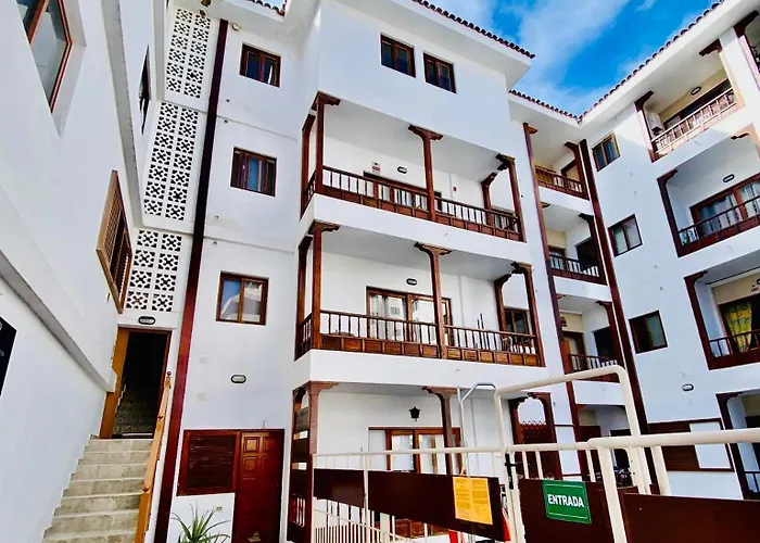 Cozy With Pool, Parking And Sea View