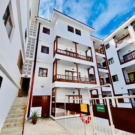 Cozy With Pool, Parking And Sea View