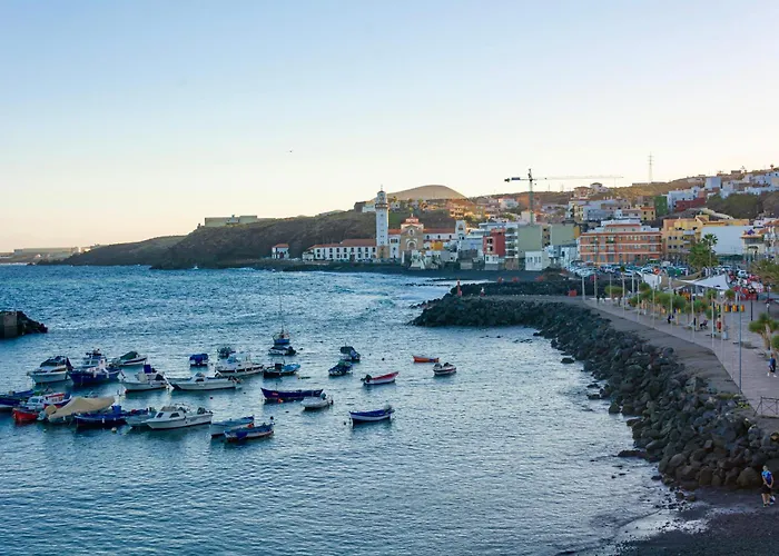 Cozy With Pool, Parking And Sea View 아파트