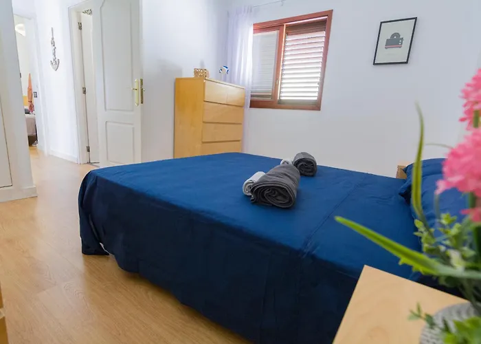 Cozy With Pool, Parking And Sea View דירה