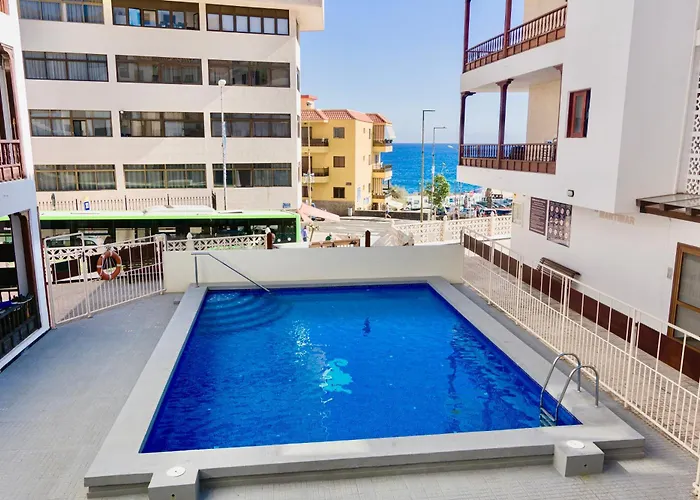 Cozy With Pool, Parking And Sea View דירה *