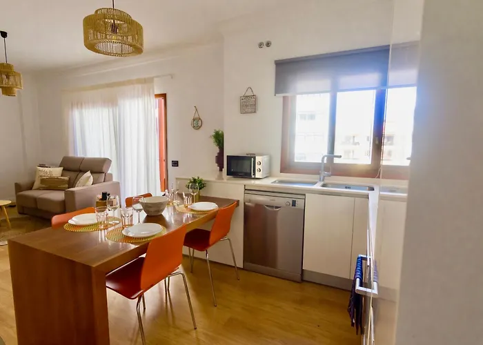 Cozy With Pool, Parking And Sea View