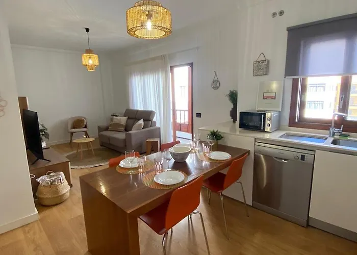 Cozy With Pool, Parking And Sea View 아파트 칸델라리아