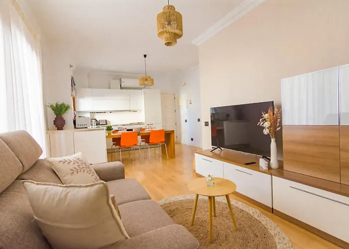 דירה Cozy With Pool, Parking And Sea View *