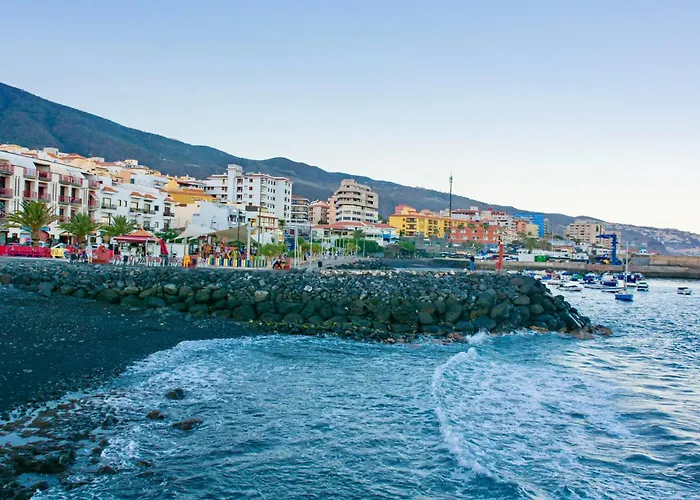 شقة Cozy With Pool, Parking And Sea View